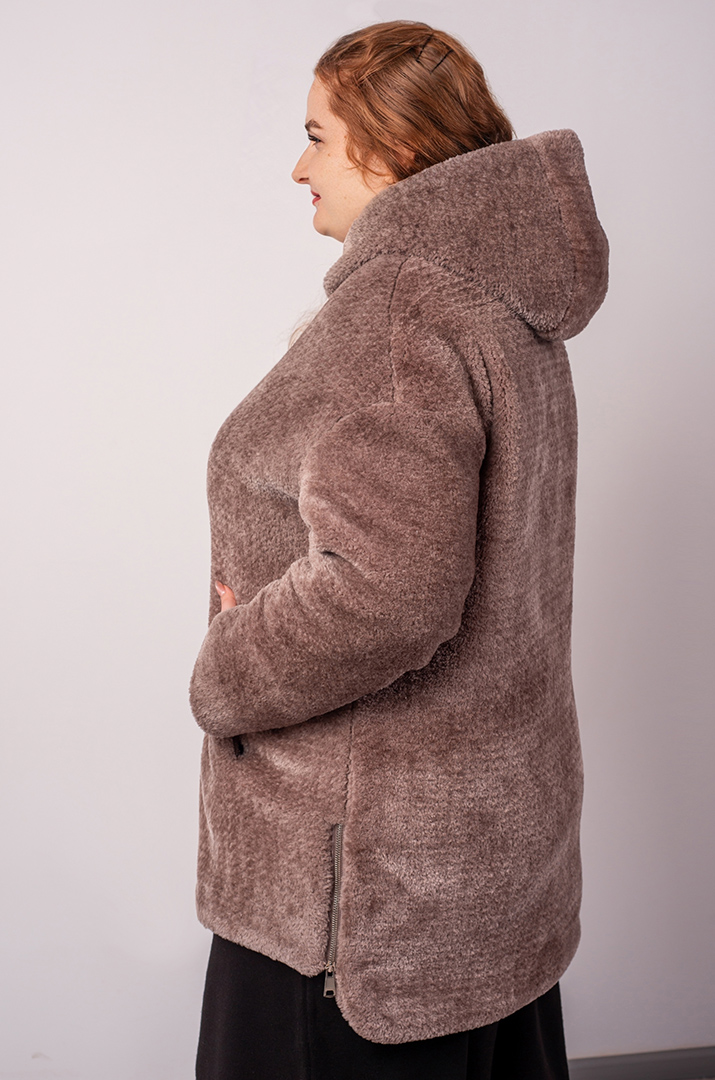 Коротка шуба на блискавці з капюшоном великих розмірів