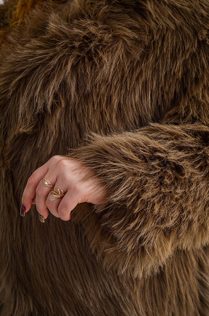 Теплий кожушок з довгим ворсом великих розмірів