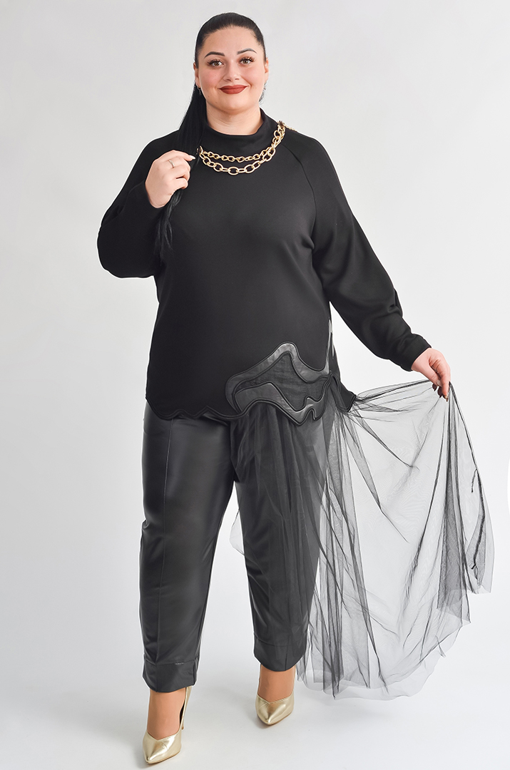 Чорний костюм з брюками та фактурним верхом з фатиновим шлейфом великих розмірів