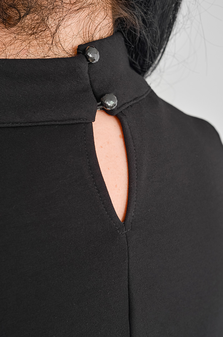 Чорний костюм з брюками та фактурним верхом з фатиновим шлейфом великих розмірів