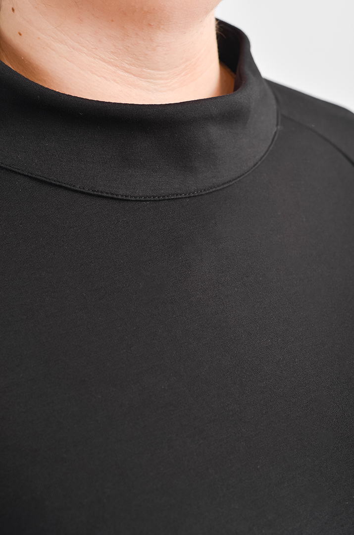 Чорний костюм з брюками та фактурним верхом з фатиновим шлейфом великих розмірів