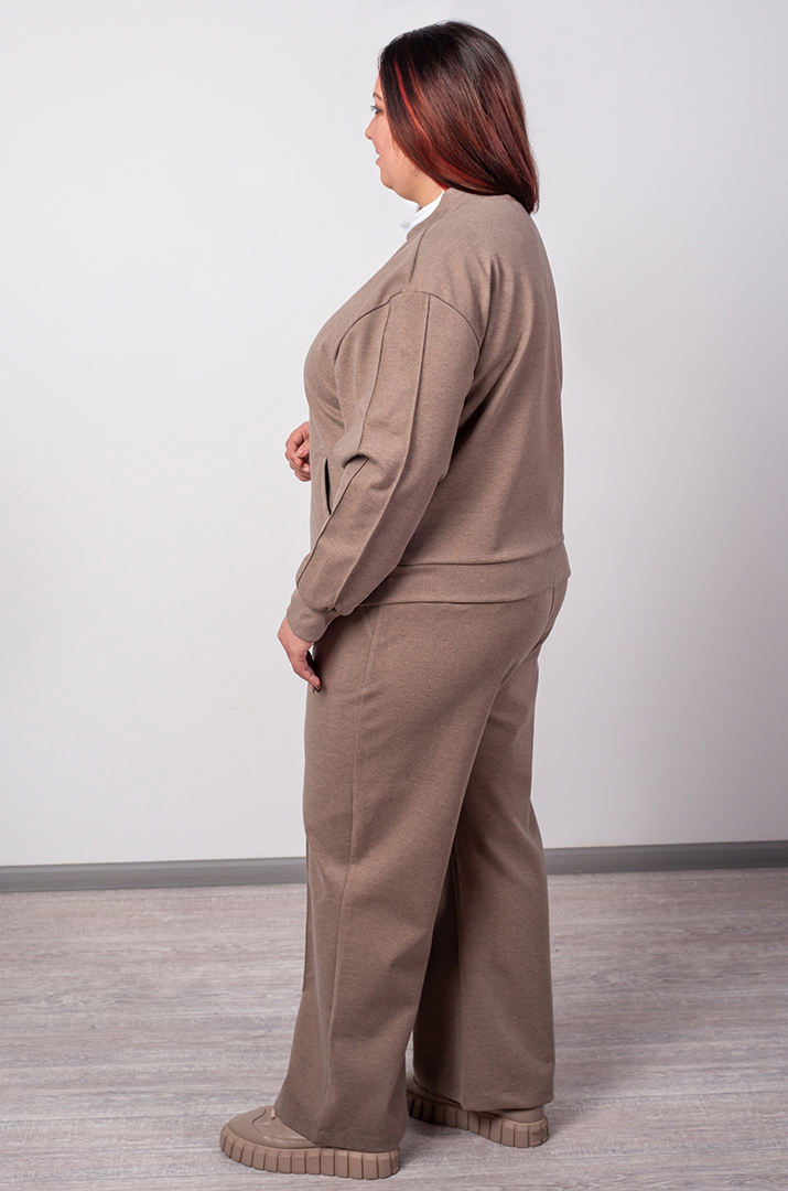 Костюм з брюками на блискавці та вертикальними акцентами великих розмірів