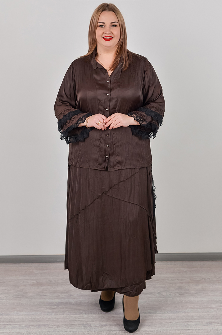 Костюм с юбкой в шоколадном оттенке с нежным кружевом больших размеров