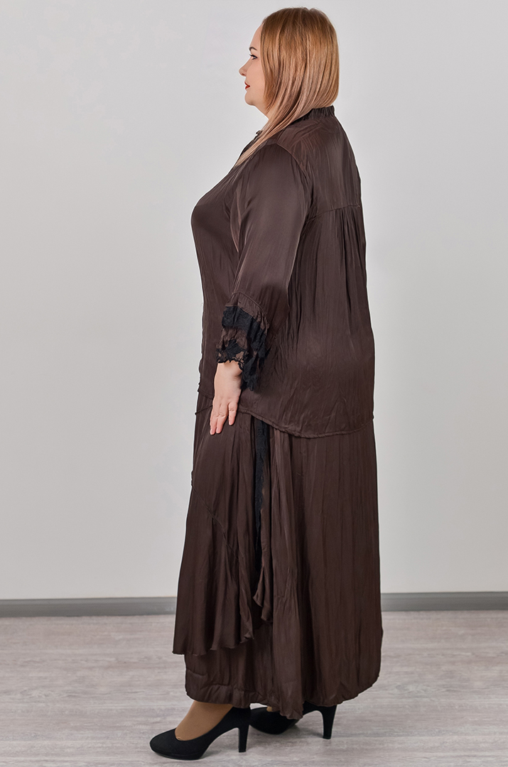 Костюм с юбкой в шоколадном оттенке с нежным кружевом больших размеров