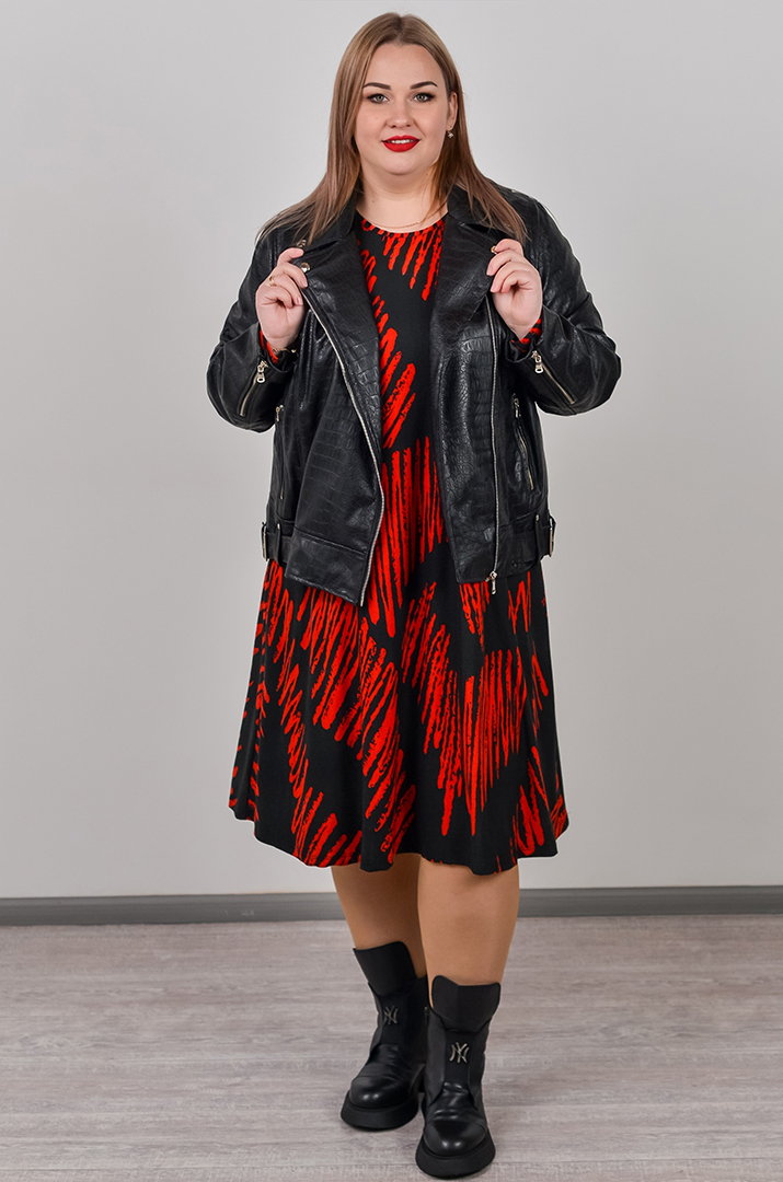 Черная косуха из экокожи с декоративными ремешками больших размеров