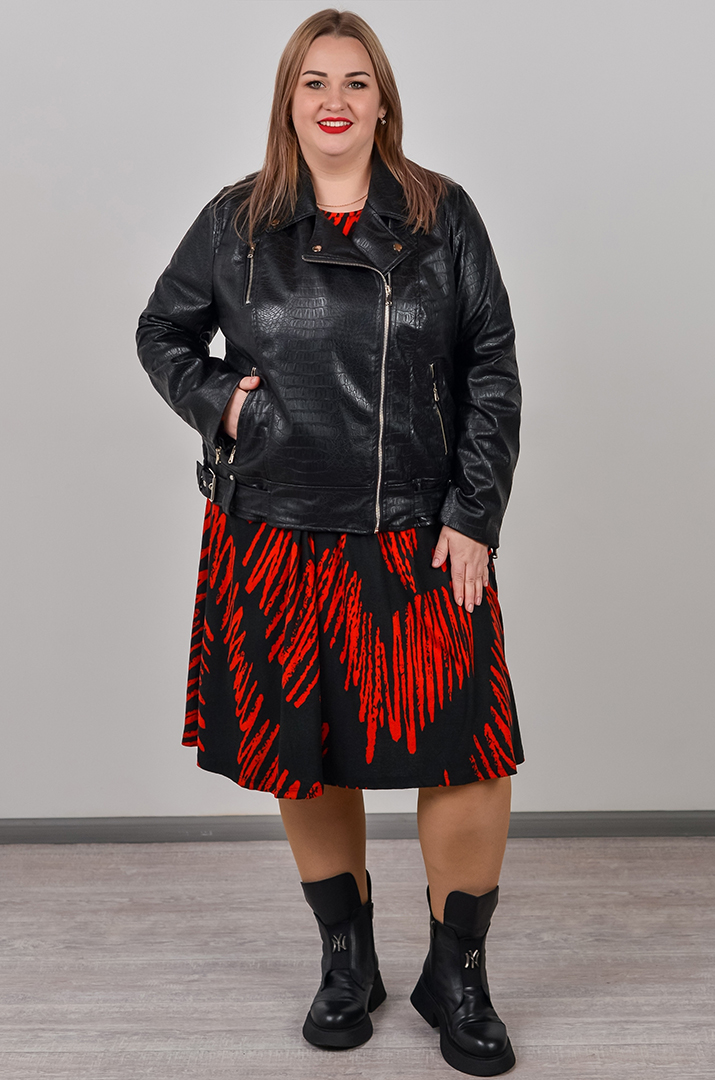 Черная косуха из экокожи с декоративными ремешками больших размеров