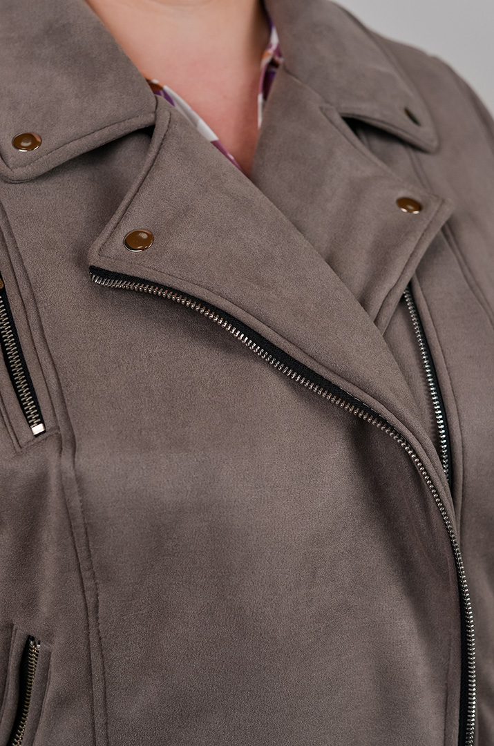 Косуха из экозамши с декоративными ремешками больших размеров