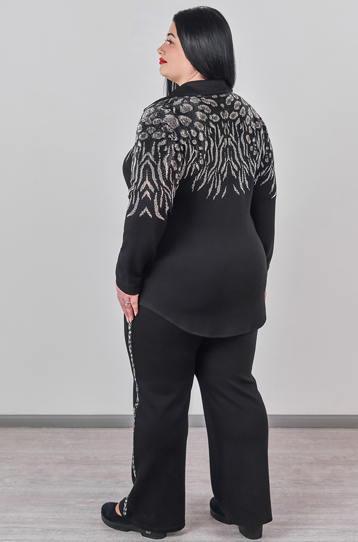 Костюм — брюки на кнопках с узором из стразов больших размеров