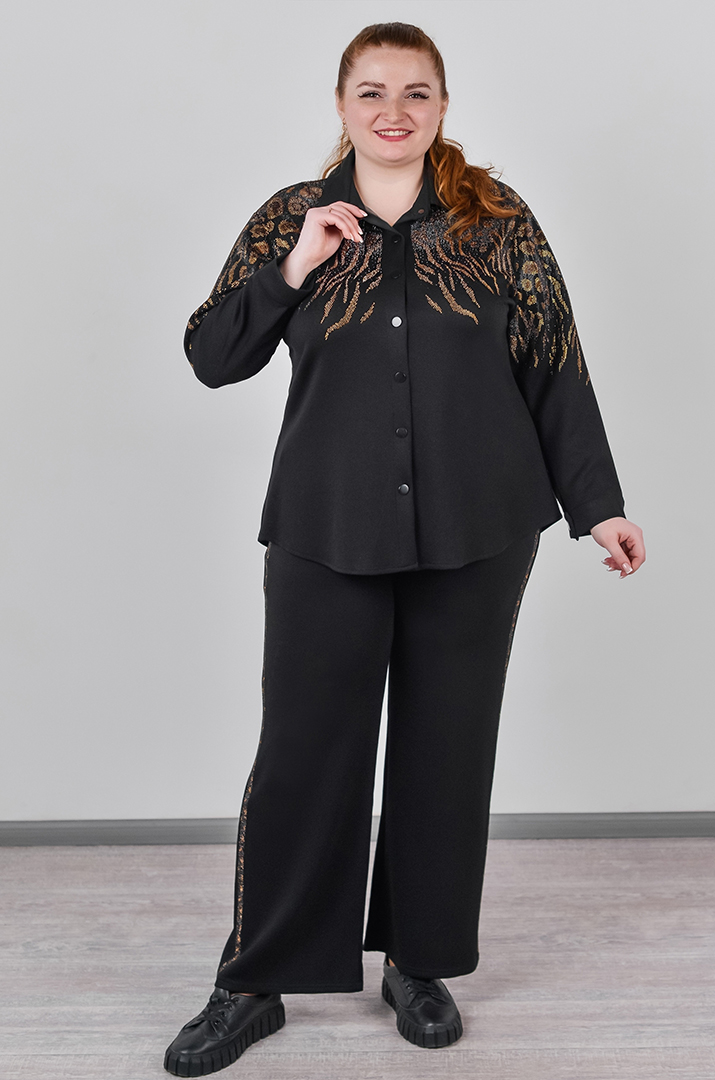 Костюм — брюки на кнопках с узором из стразов больших размеров