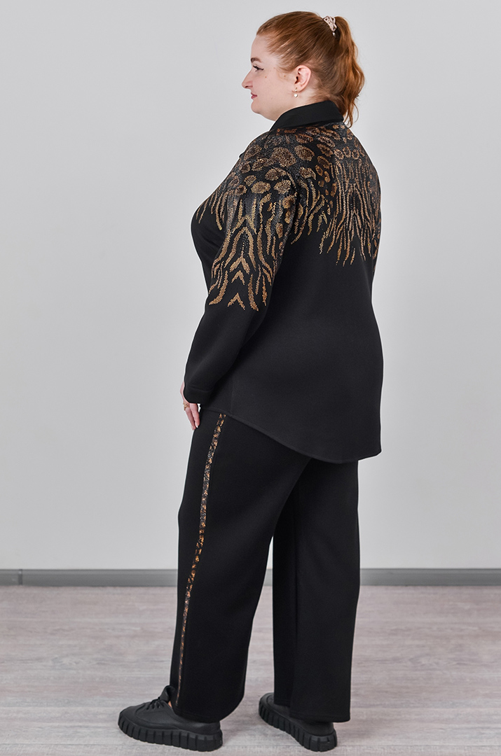 Костюм — брюки на кнопках с узором из стразов больших размеров