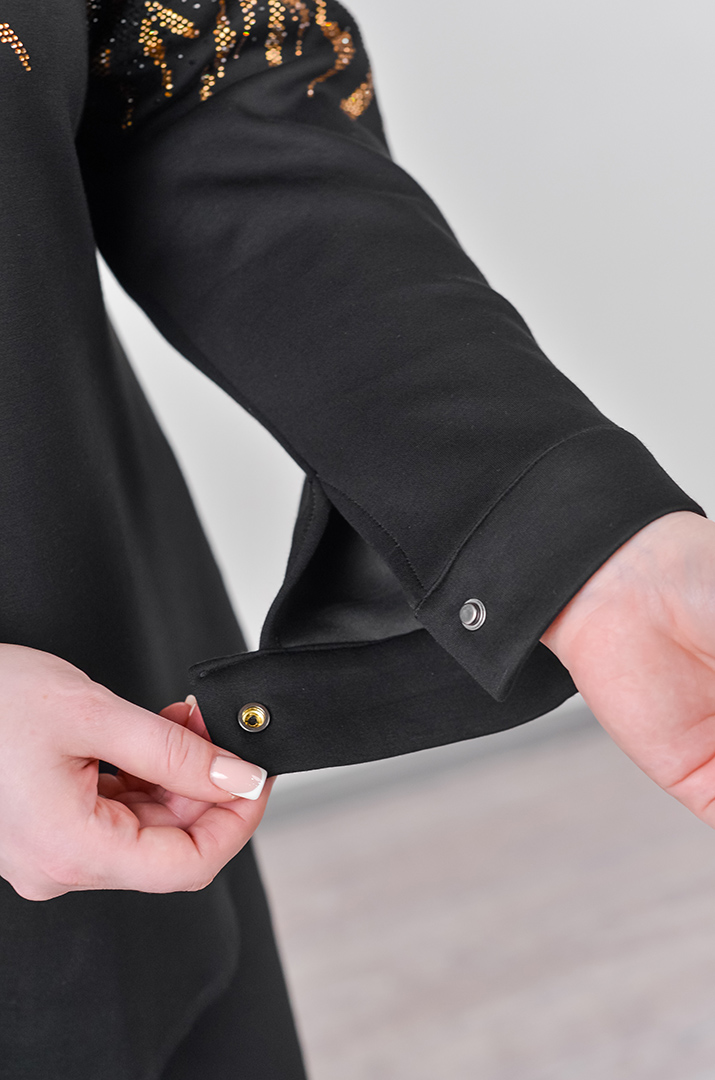 Костюм — брюки на кнопках с узором из стразов больших размеров