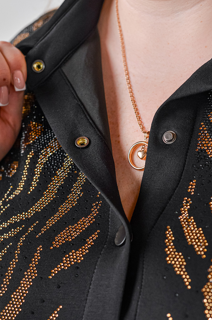 Костюм — брюки на кнопках с узором из стразов больших размеров