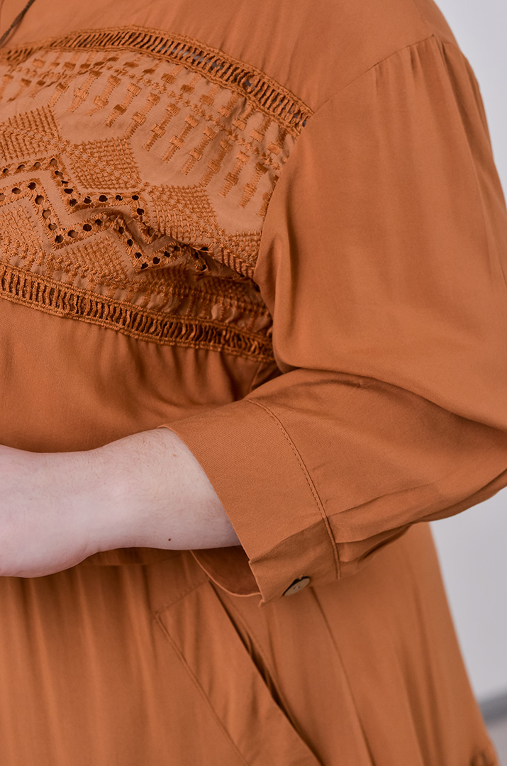 Костюм с юбкой с ажурной отделкой и прошвой больших размеров