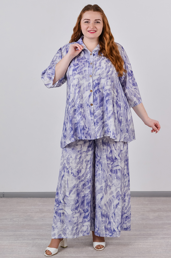 Костюм с широкими брюками и абстрактным принтом больших размеров