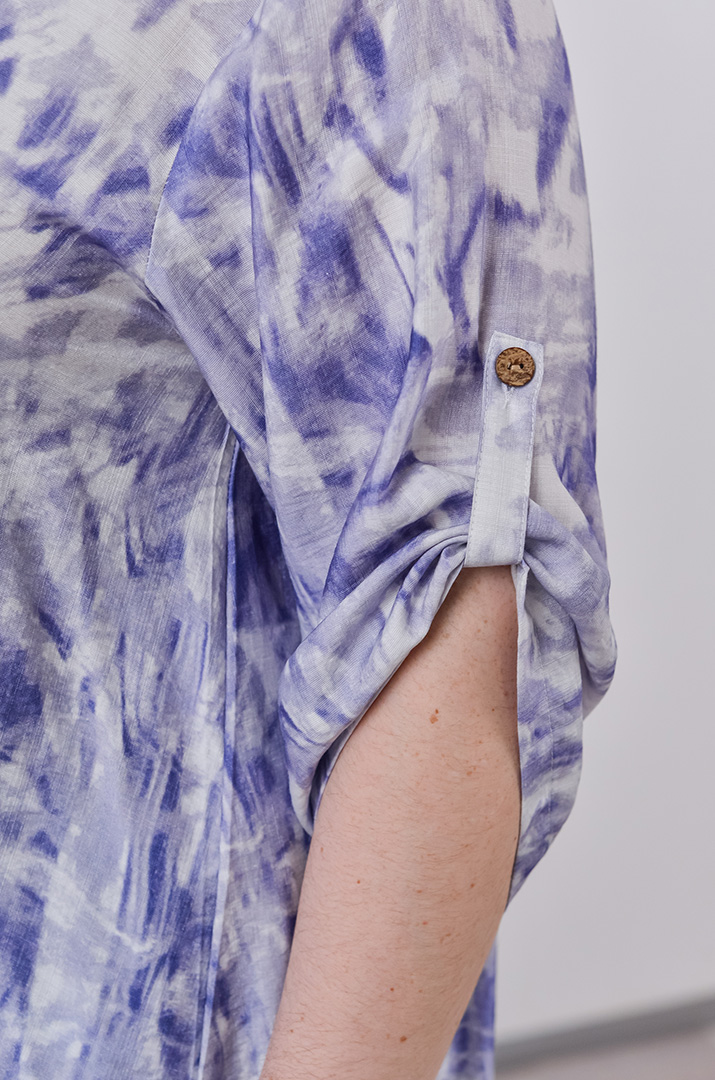 Костюм с широкими брюками и абстрактным принтом больших размеров