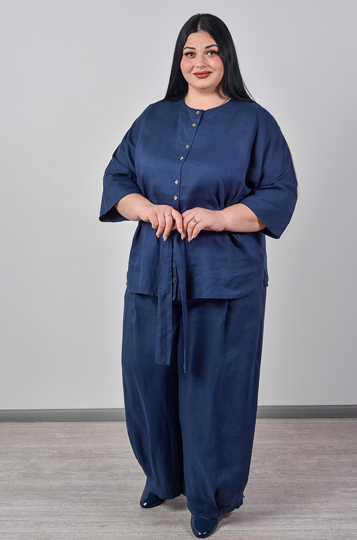 Лляний костюм з брюками та акцентною вишивкою на спинці великих розмірів