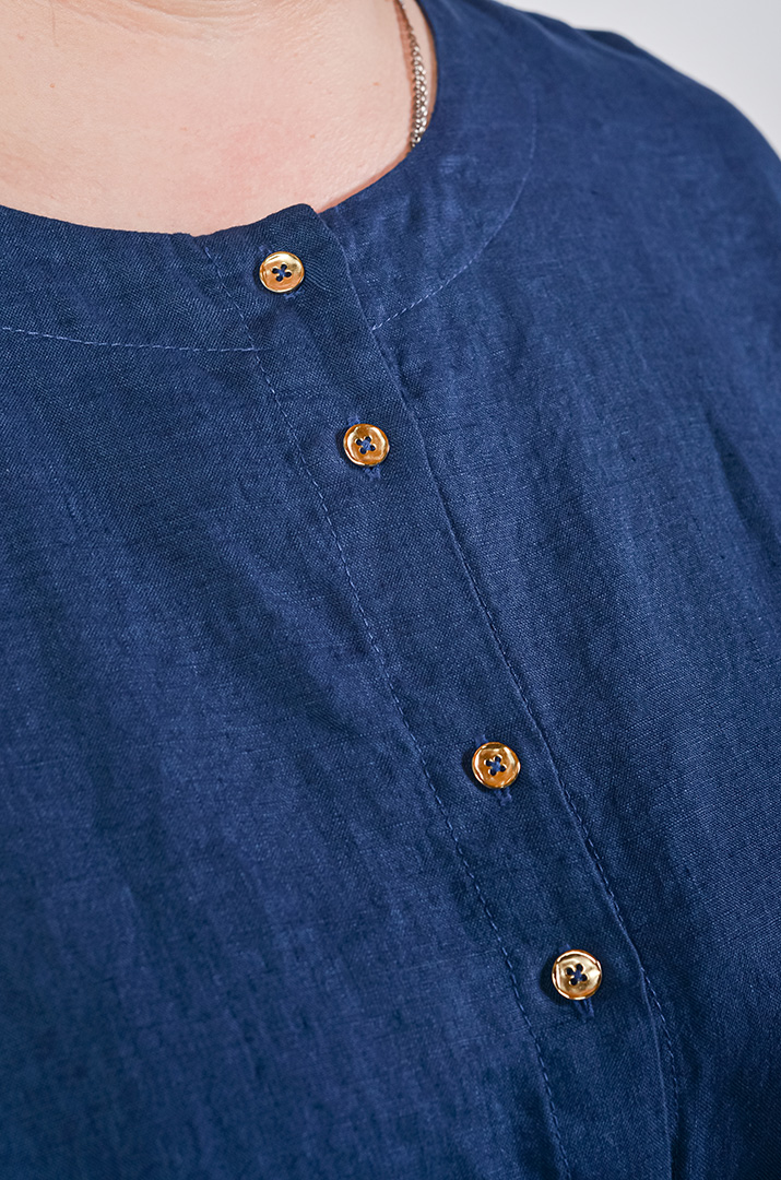 Лляний костюм з брюками та акцентною вишивкою на спинці великих розмірів