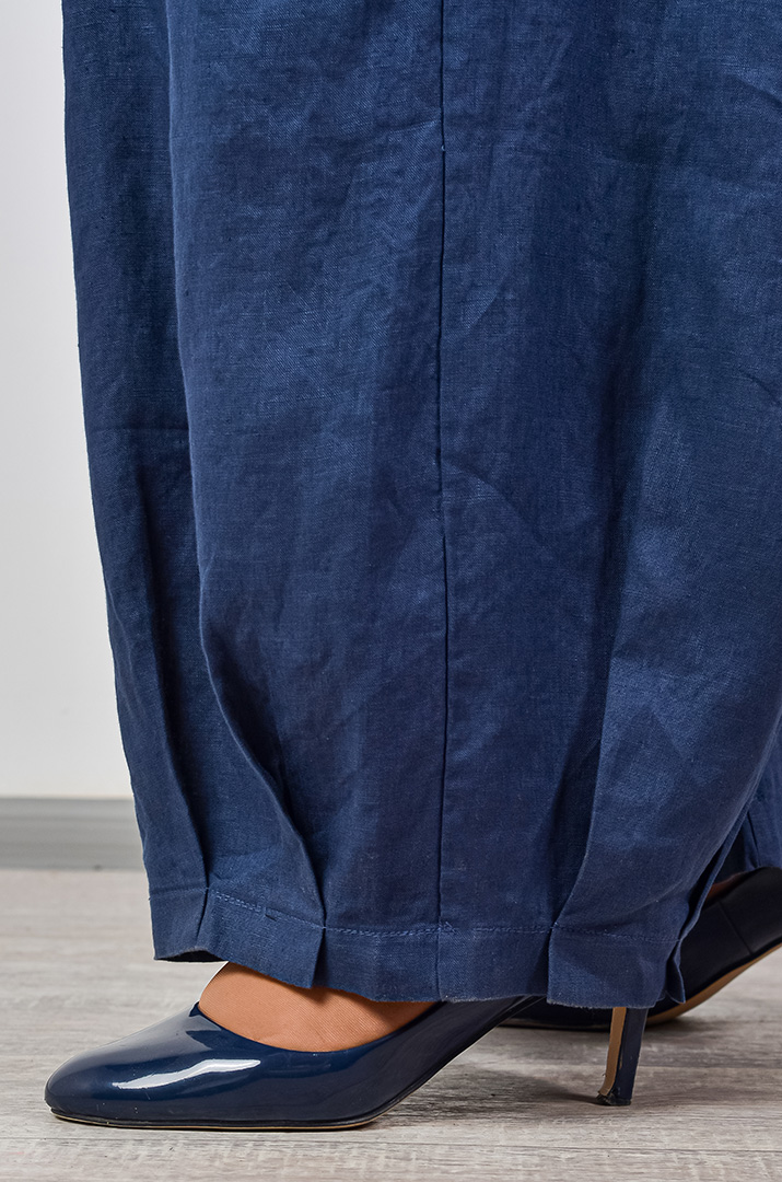 Лляний костюм з брюками та акцентною вишивкою на спинці великих розмірів