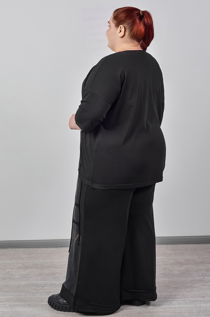 Прогулочный костюм без застежки со стилизованным декором больших размеров