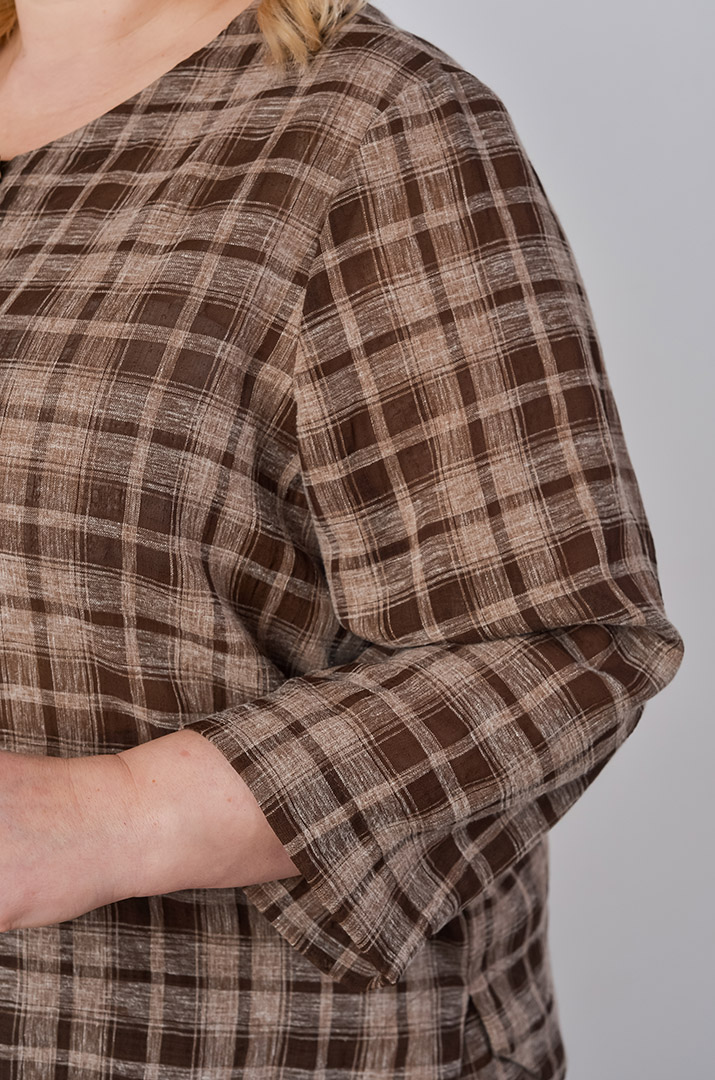 Костюм с юбкой с цветочным декором больших размеров