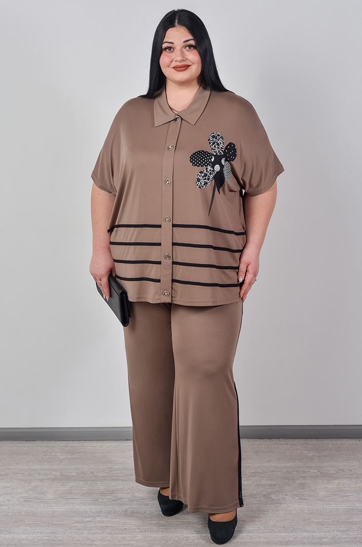 Костюм — брюки цвета мокко с контрастными деталями больших размеров
