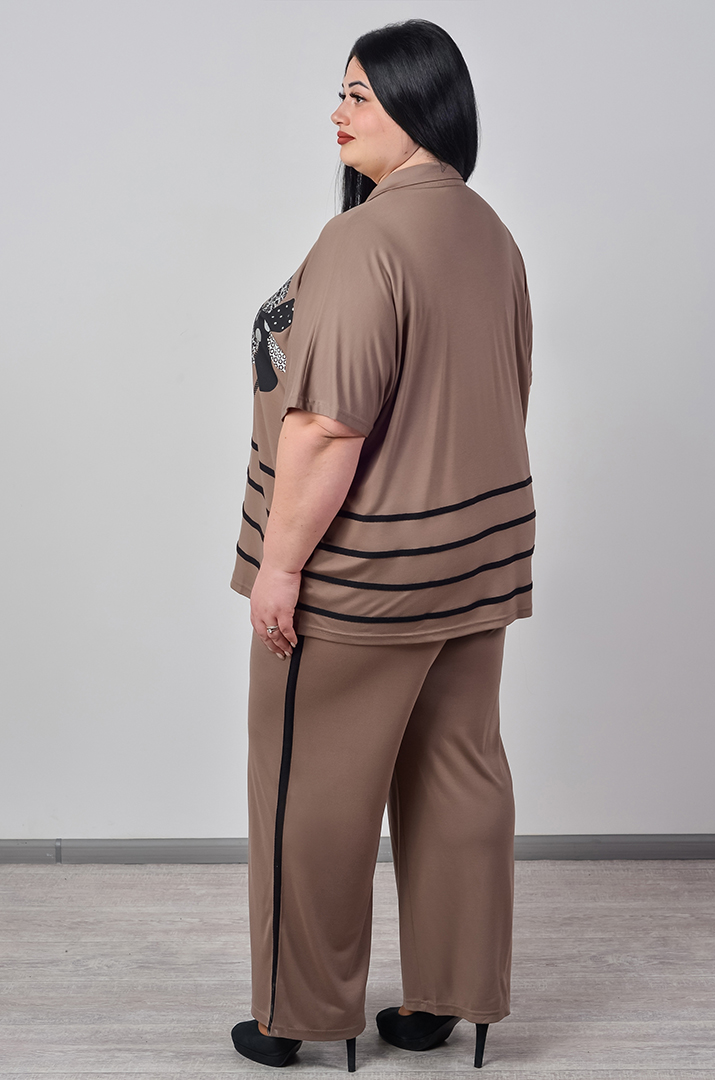 Костюм — брюки цвета мокко с контрастными деталями больших размеров