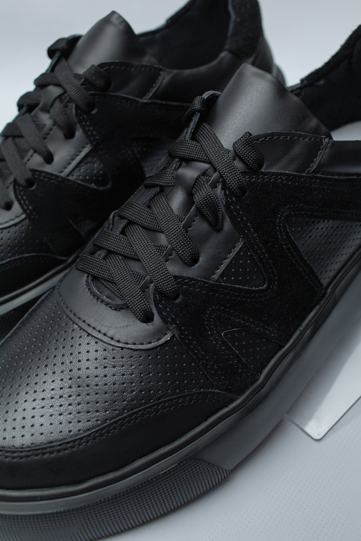 Стильні кросівки в різних кольорах на широкі повні ніжки великих розмірів