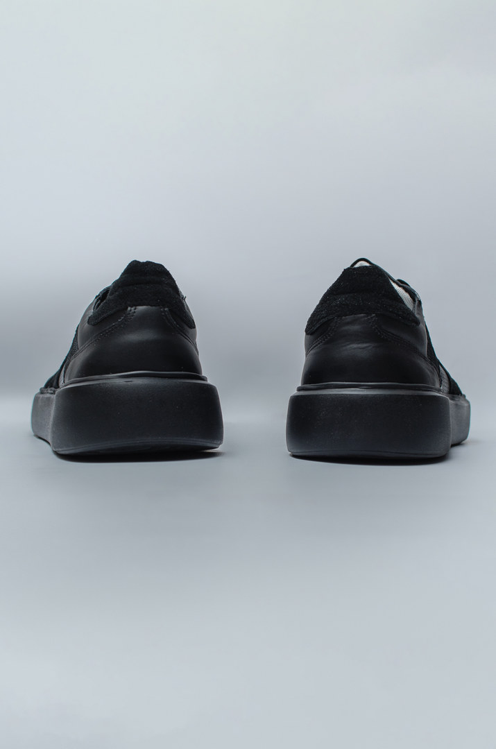 Стильні кросівки в різних кольорах на широкі повні ніжки великих розмірів