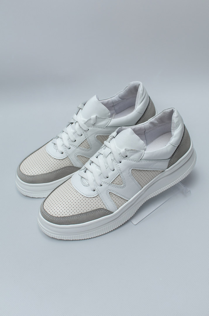 Стильні кросівки в різних кольорах на широкі повні ніжки великих розмірів