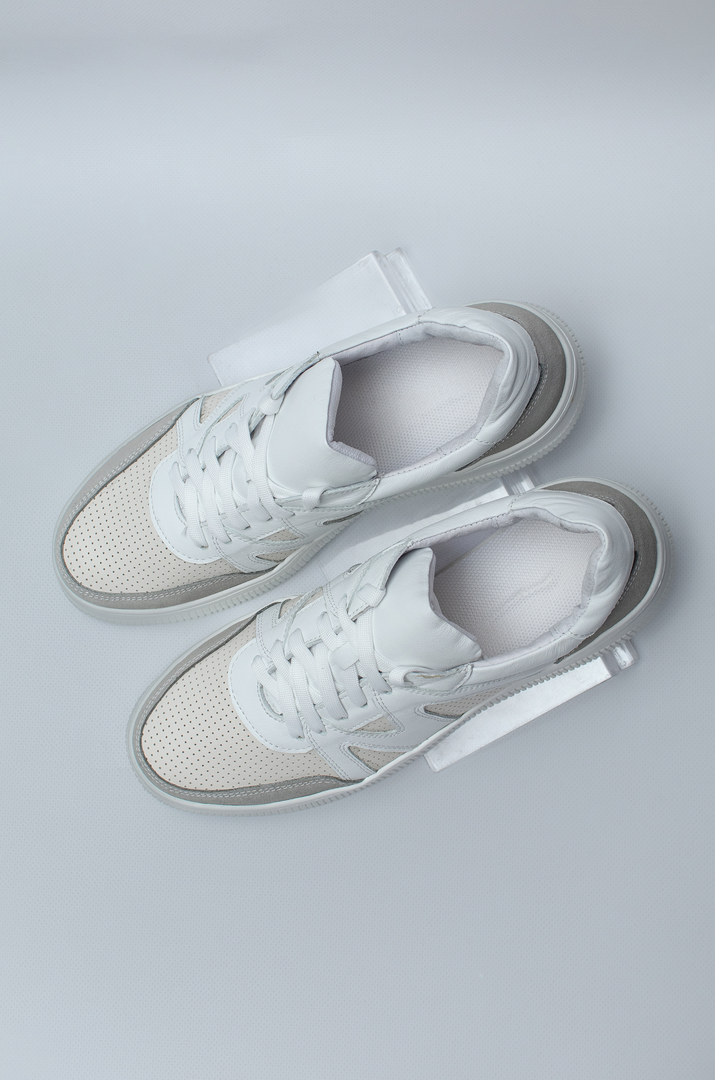 Стильні кросівки в різних кольорах на широкі повні ніжки великих розмірів