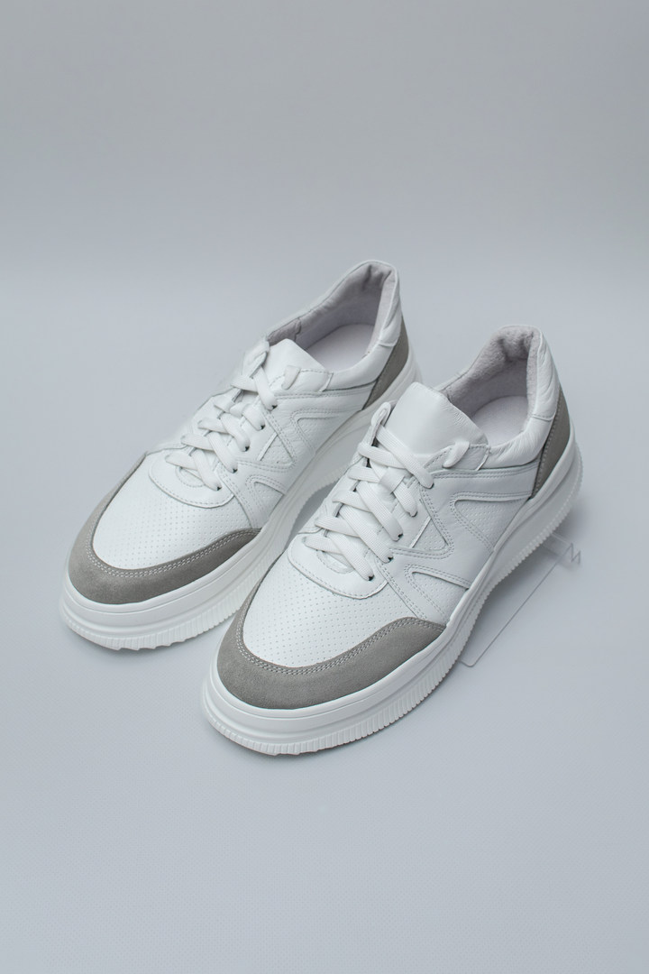 Стильні кросівки в різних кольорах на широкі повні ніжки великих розмірів