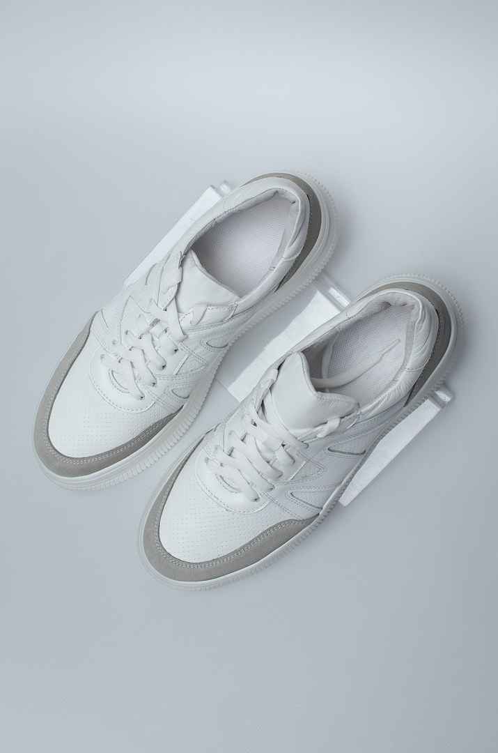 Стильні кросівки в різних кольорах на широкі повні ніжки великих розмірів