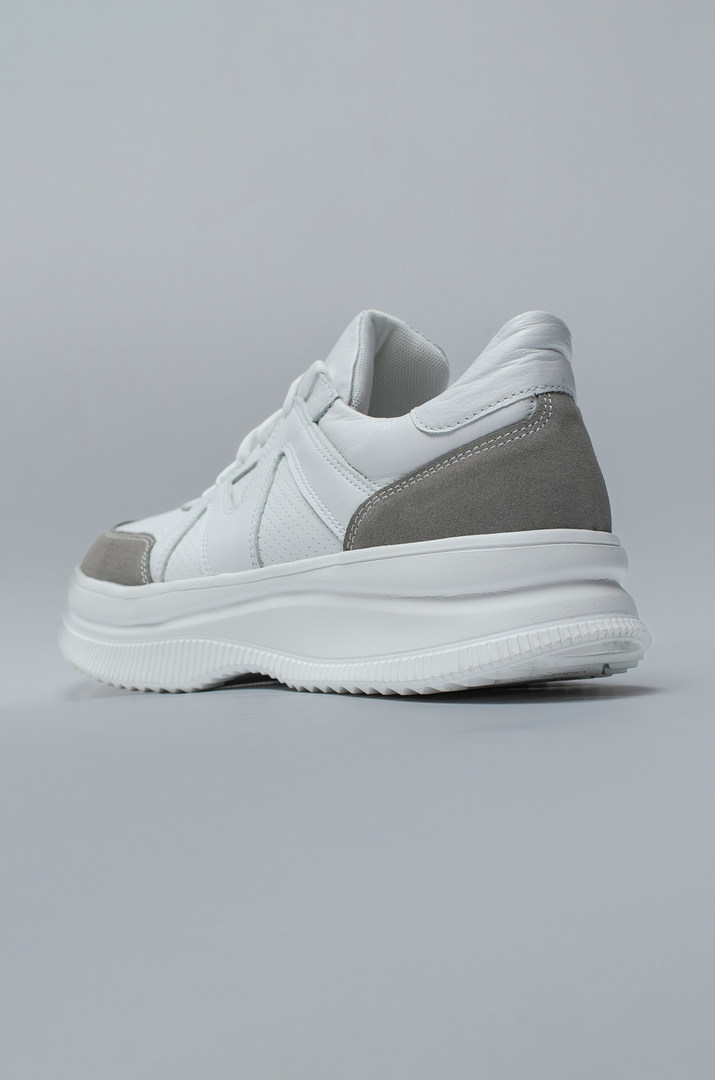 Стильні кросівки в різних кольорах на широкі повні ніжки великих розмірів