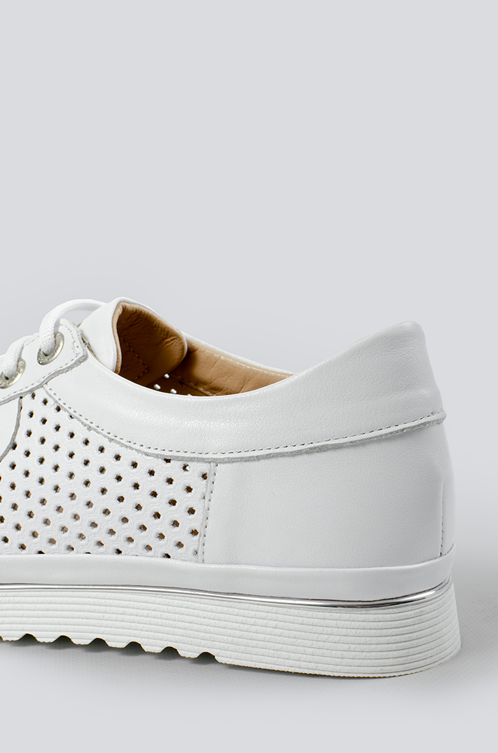 Білі кросівки з перфорованої шкіри великих розмірів
