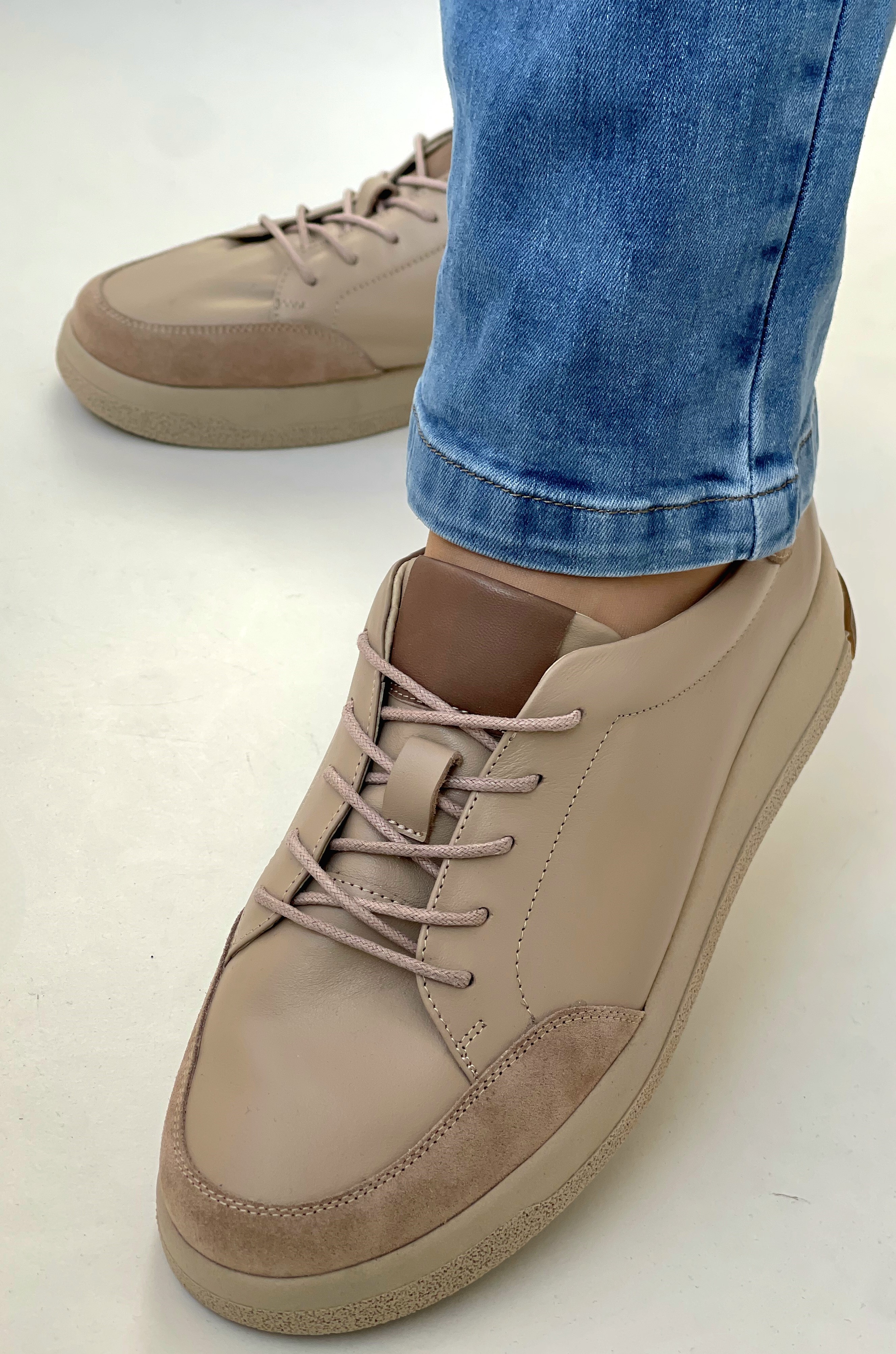 Кросівки бежеві на дуже широку ніжку великих розмірів