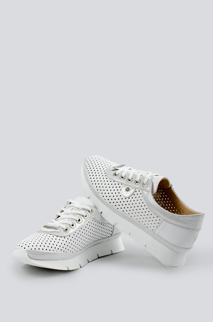 Кросівки білі із перфорованої шкіри великих розмірів