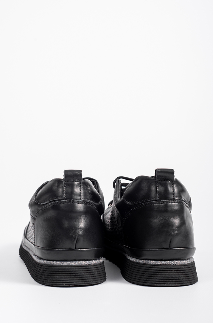 Чорні кросівки зі сріблястим декором великих розмірів