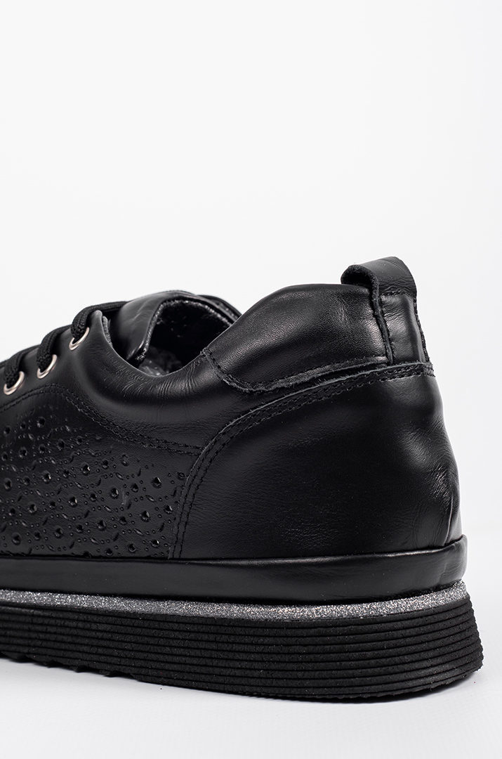 Чорні кросівки зі сріблястим декором великих розмірів