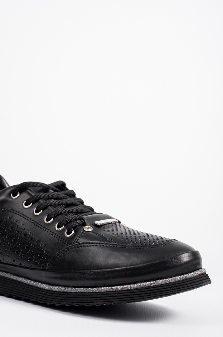 Чорні кросівки зі сріблястим декором великих розмірів