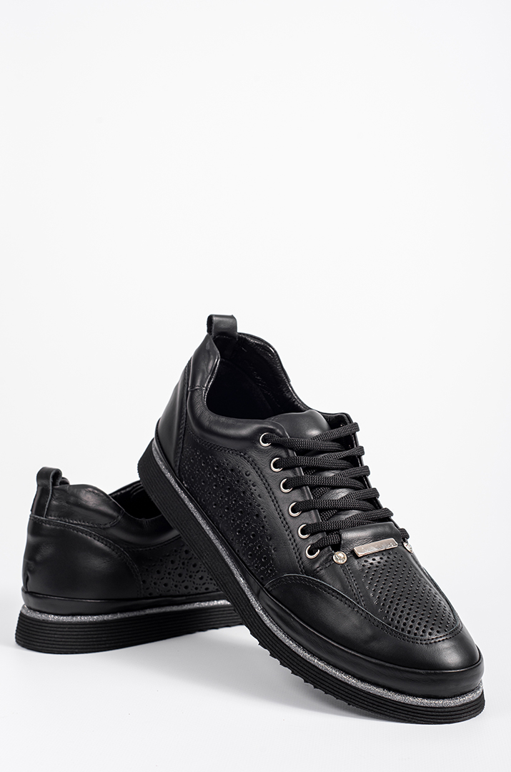 Чорні кросівки зі сріблястим декором великих розмірів