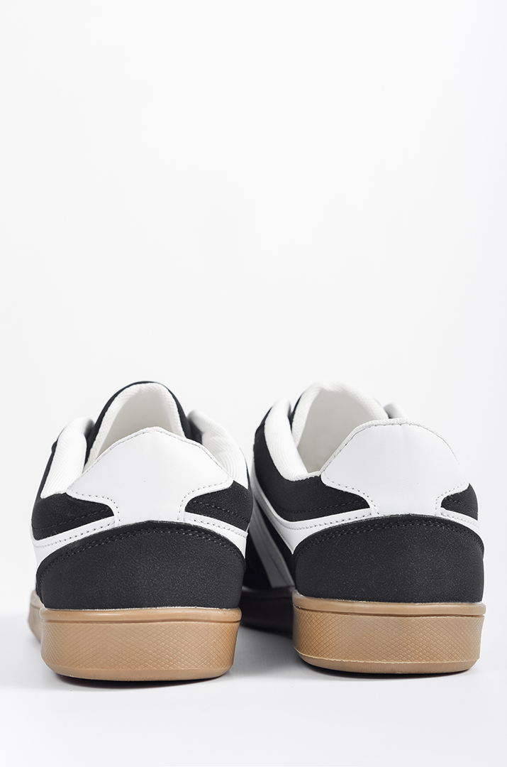 Кросівки у чорному кольорі з контрастними білими вставками великих розмірів