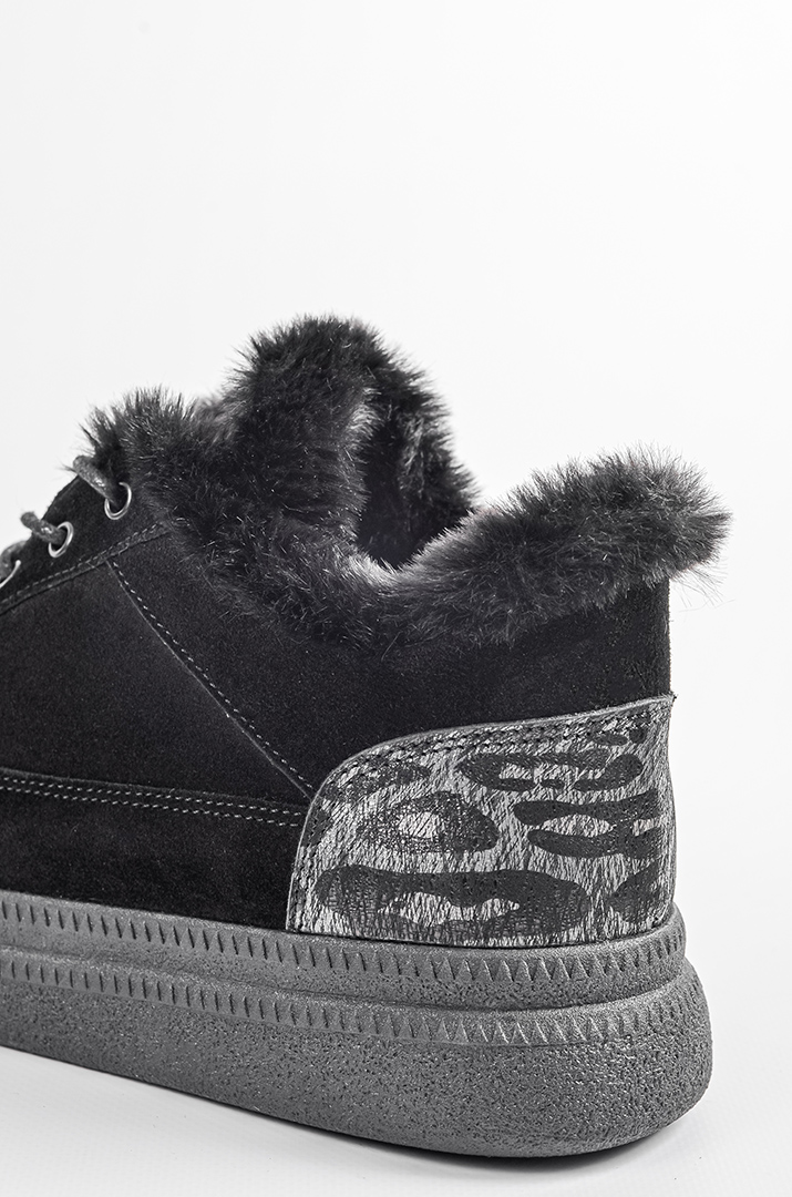 Зимові чорні кросівки з анімалістичними вставками великих розмірів