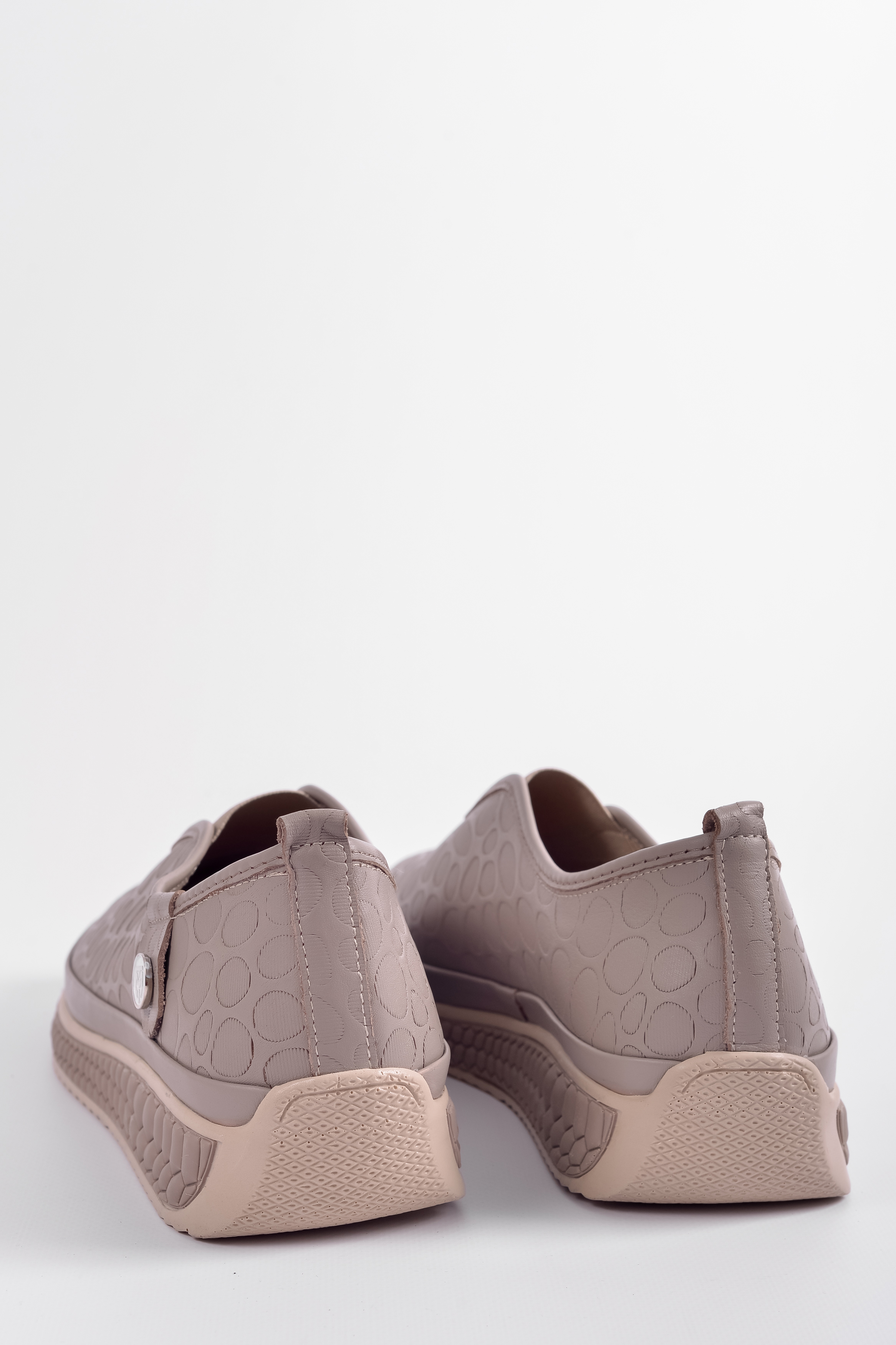 Шкіряні кросівки в кольорі візон з рельєфним верхом великих розмірів