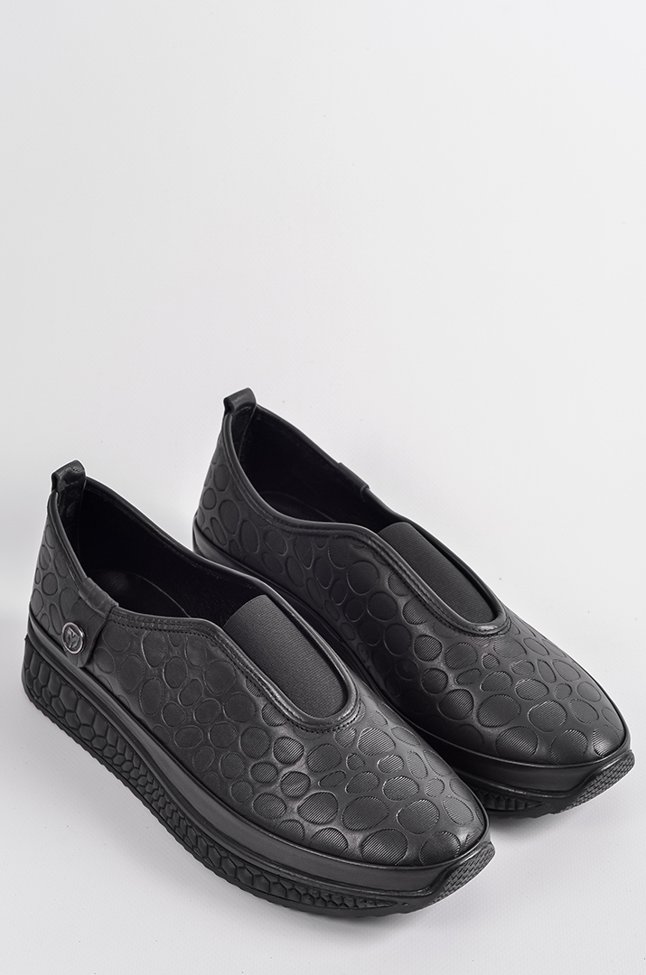 Чорні шкіряні кросівки з рельєфним верхом великих розмірів