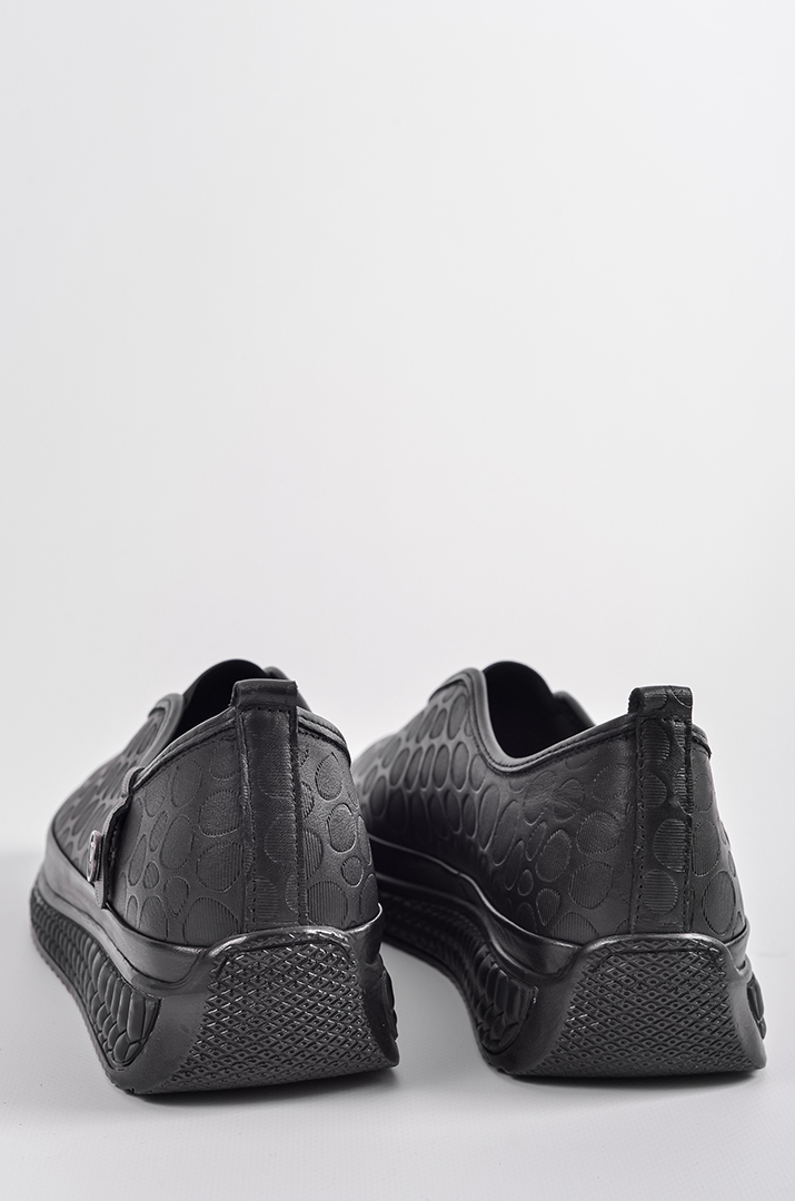 Чорні шкіряні кросівки з рельєфним верхом великих розмірів