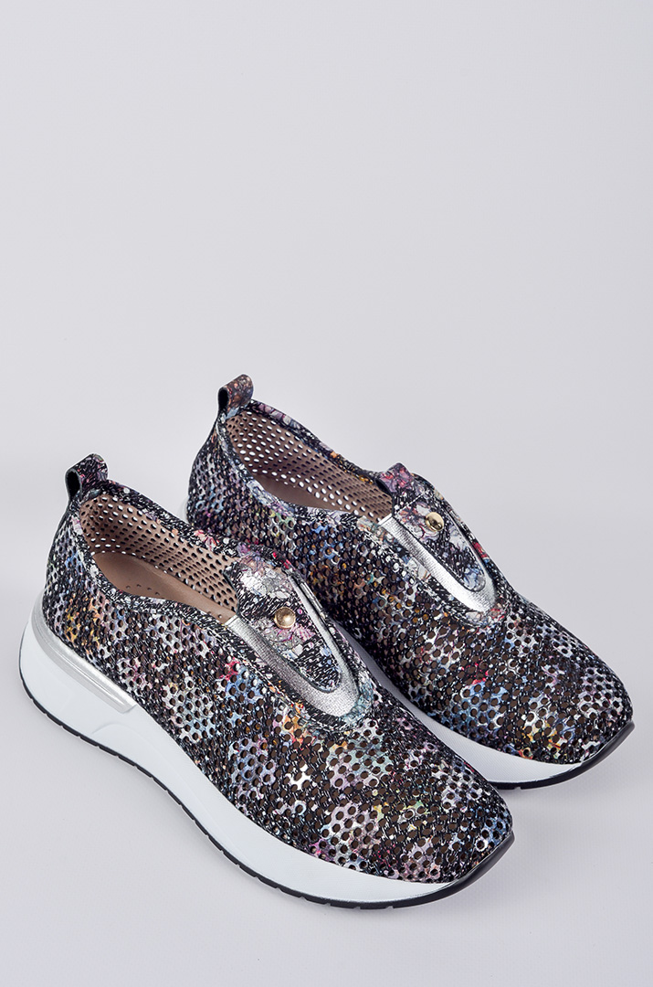 krosivky_v_chornomu_vidtinku_z_kolorovym_pryntom_velykyh_rozmiriv_45979_Pishna_Krasa Кросівки в чорному відтінку з кольоровим принтом великих розмірів