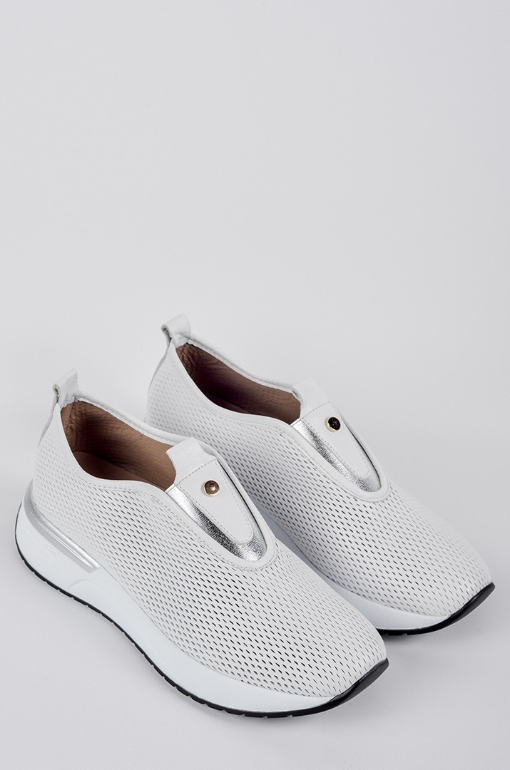 krosivky_bilogo_koloru_zi_sriblyastym_akcentom_velykyh_rozmiriv_45981_Pishna_Krasa Кросівки білого кольору зі сріблястим акцентом великих розмірів