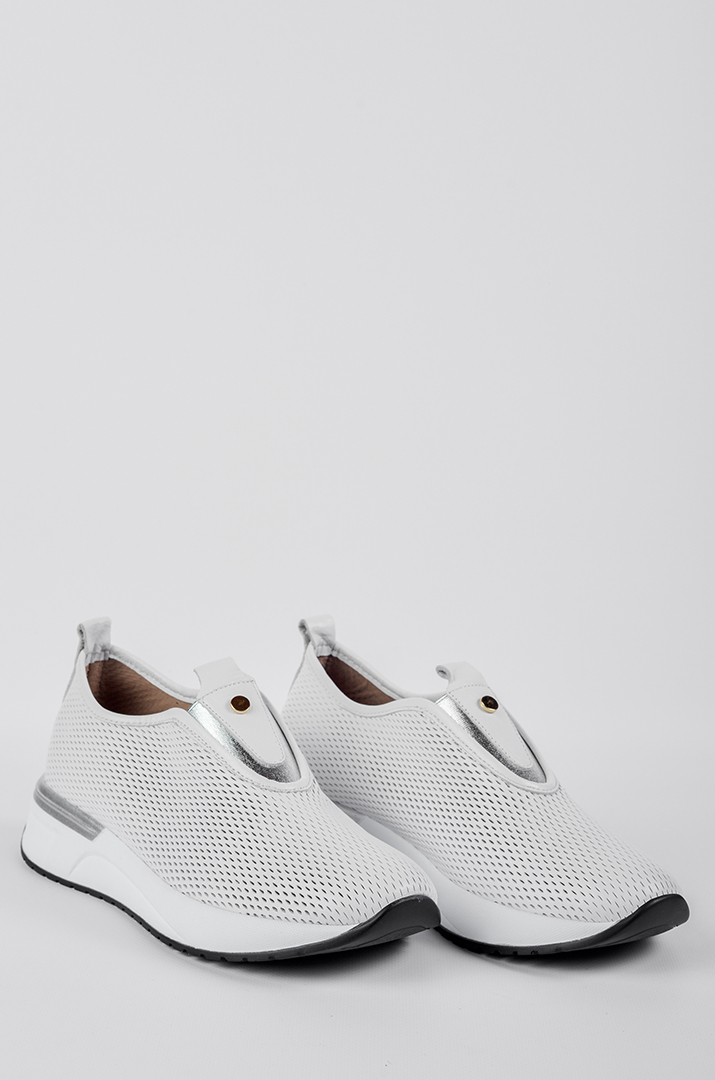 krosivky_bilogo_koloru_zi_sriblyastym_akcentom_velykyh_rozmiriv_45981_Pishna_Krasa Кросівки білого кольору зі сріблястим акцентом великих розмірів