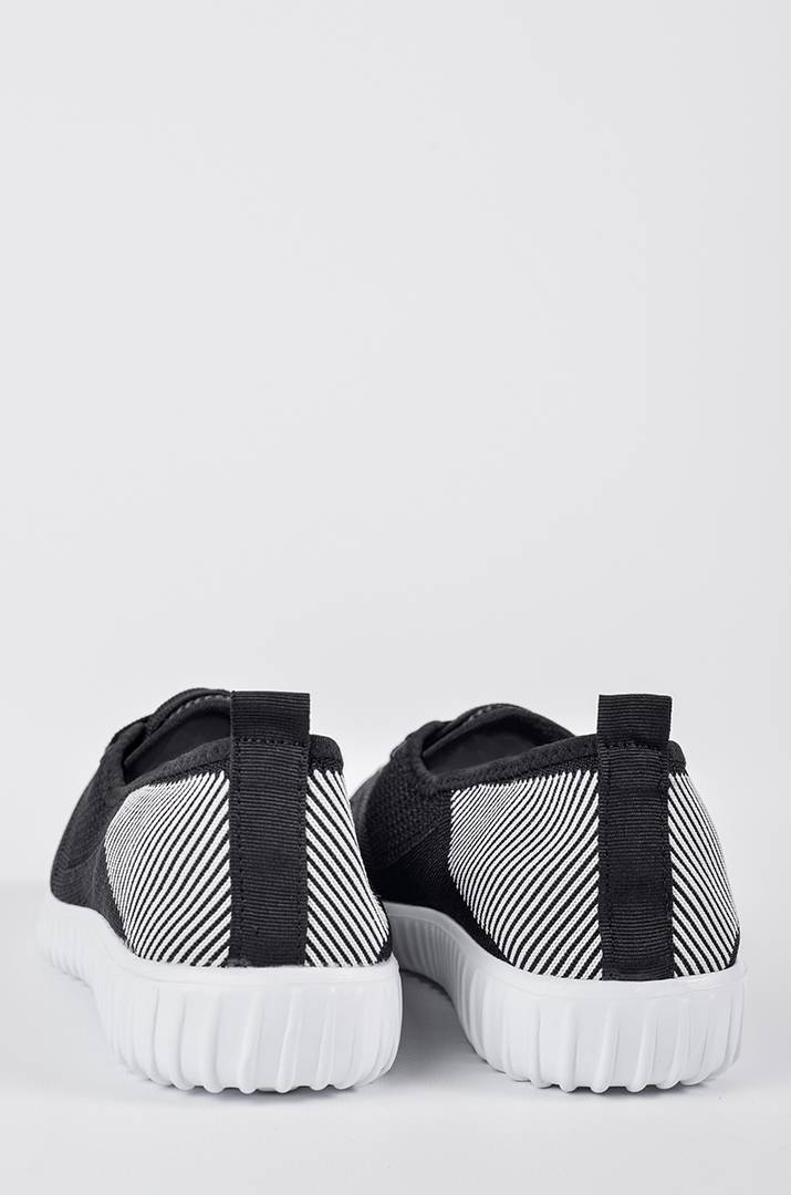 Кросівки текстильні чорні з білими смугами великих розмрів