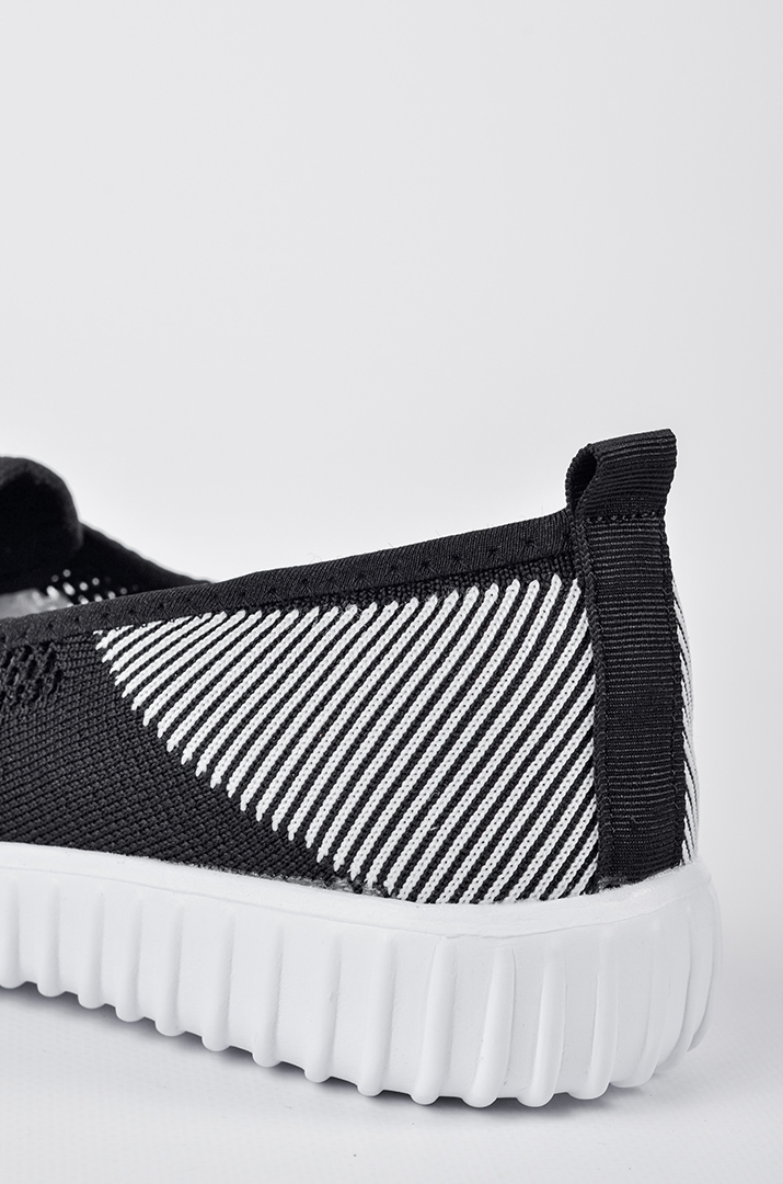 Кросівки текстильні чорні з білими смугами великих розмрів